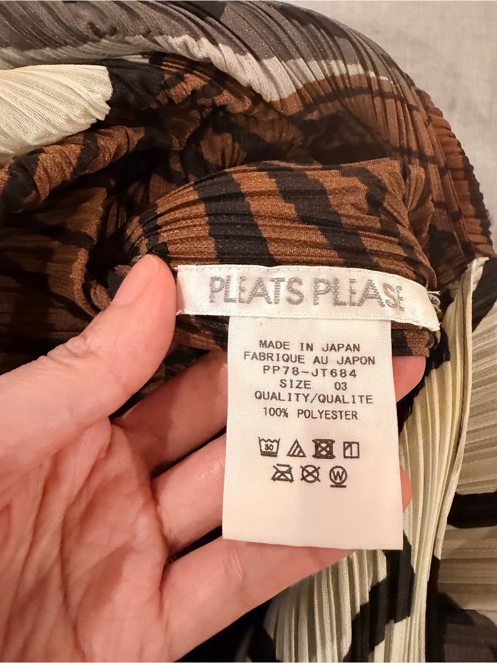 Issey Miyake Pleated please Sleeveless Tunic in Brown, Teal, Gray, Black, White - Picture 5 of 8